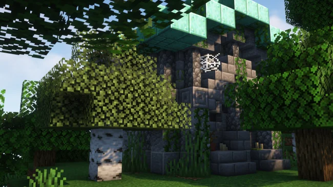 Необычная структура в лесу