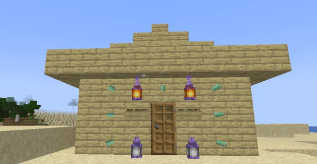 Дом с декорациями из мода Additional Lanterns